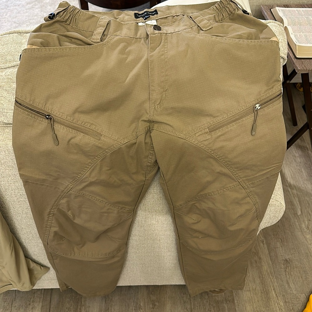 Tactical Series Warrior Wear 34x34 in good condition. Brown no tears or stains